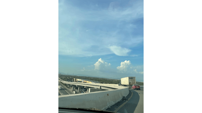 Foto de Yamileth Luna Torres tomada desde puente para automóviles.